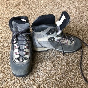 Queshua hiking shoes in good shape